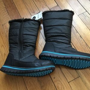 Girls Stylish Snow Boots, new with tags